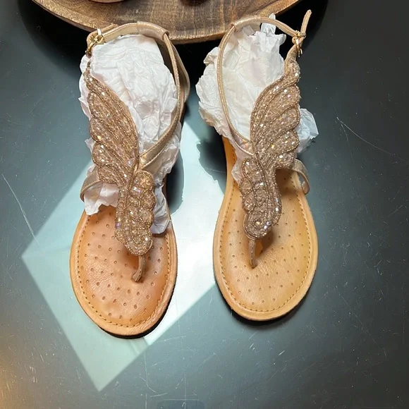 Adorable angel wings gold use maybe a few times - Picture 6 of 6